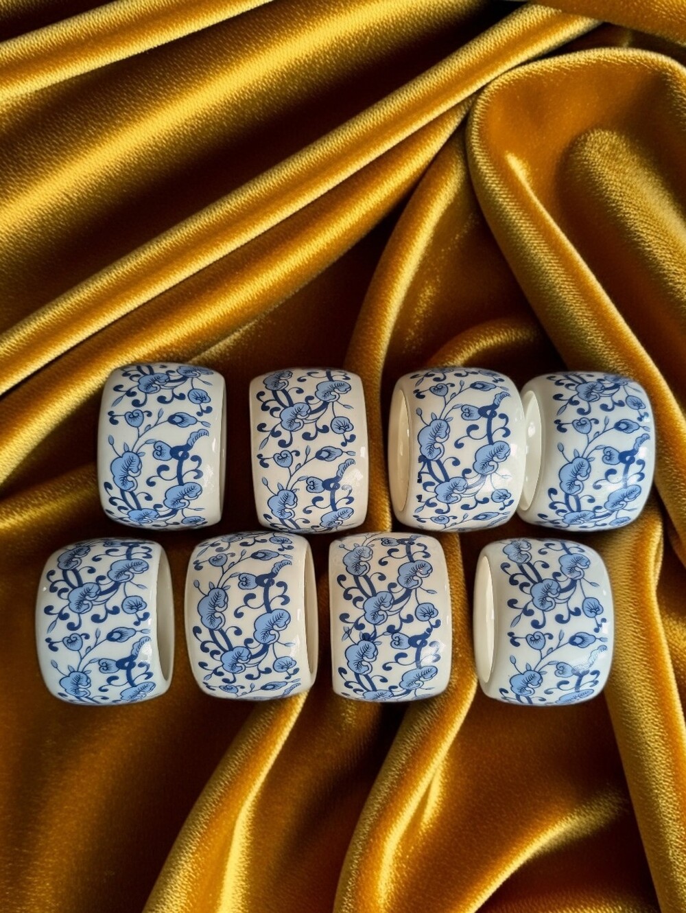 Set of 8 Blue & White Porcelain Floral Napkin Rings Chinoiserie Table Decor